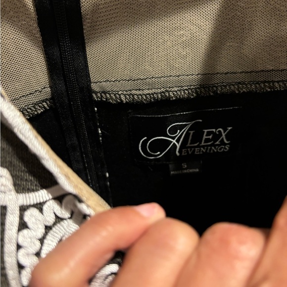 Elegant evening top by Alex Evenings size small. - Picture 6 of 6